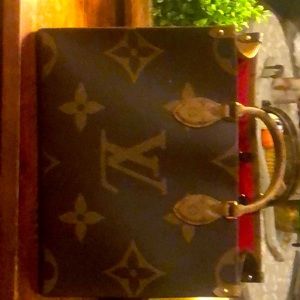 Louis Vuitton On the Go MM